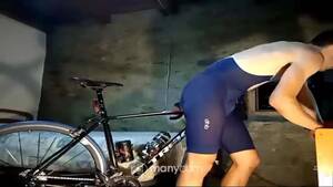 Gay Cycling Porn - Guy in cycling suit in December 2020 - ThisVid.com æ—¥æœ¬èªžã§