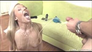 huge cumshot sexy - Super Hot Babe Gets A Big Cumshot - XVIDEOS.COM