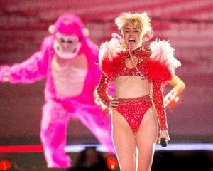 Miley Cyrus Porn Festival - Miley Cyrus' film pulled from porn festival â€“ The Mercury News