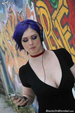 blue hair interracial - Punk rocker Larkin Love sports dyed hair during an interracial gangbang -  HD Porn Pictures