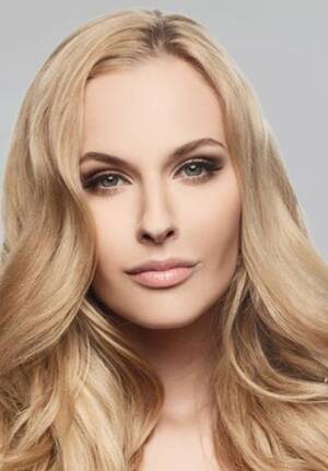 Aleksandra Ivanovskaya - Hoa háº­u nÆ°á»›c nÃ o bÃª bá»‘i nháº¥t?