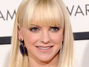 Anna Faris Black Hair Pussy - Anna Faris Before and After - The Skincare Edit