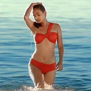 bikini indian sex - Sonal Chauhan has joined the bollywood's bikini brigade with a bikini  sequence in her latest Bolywood outing
