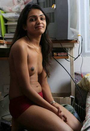 hd nude indian teenagers - indian girl showing her boobs