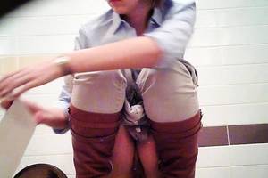 Celebrity Hairy Pussy Pissing - peeing pussy teen