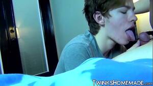 Homemade Twink Fuck - Twink invites his boyfriend for a homemade ass fuck session - XVIDEOS.COM