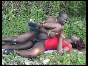 ebony outdoor porn - French ebony fucked outside