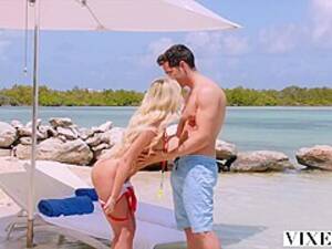 Beach Hook Up Hd - beach hook up - PornZog Free Porn Clips