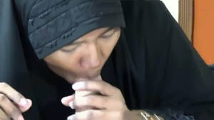 Amateur Hijab Porn - Muslim woman in dark hijab sucks white dick in amateur POV video | AREA51. PORN