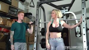 Mature Gym Solo - Mature works younger man's inches at the gym - Hell Porno