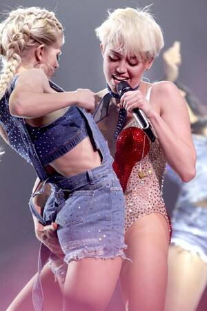 Miley Cyrus Lesbian - Miley Cyrus Is Not Heterosexual, So | Autostraddle
