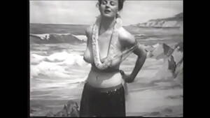 Hawaii Natural Porn - Playful lady with big melons takes off her Hawaiian outfit and shows her  round ass on the beach - XVIDEOS.COM