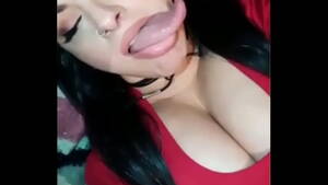 Long Long Tongue - Latina Babe shows off her tongue - XNXX.COM