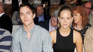 Jennifer Giles Amateur Homemade Porn - Watch Nicholas Hoult Awkwardly Address Jennifer Lawrence's Leaked Nude  Photos