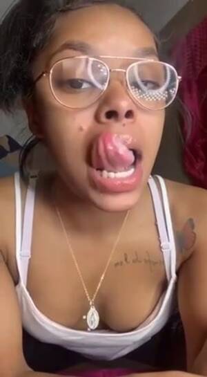 ebony tongue porn - Ebony college student with long tongue - ThisVid.com