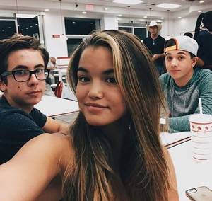 Mighty Med Gay Sex - Photo: Paris Berelc With Her â€œMighty Medâ€ Co-Stars On National Cheeseburger  Day September 18, 2015