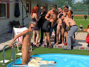 Drunk Sex Orgy Bisexual - Bisex orgy party relaxed boys and girls gee - XXX Dessert - Picture 10