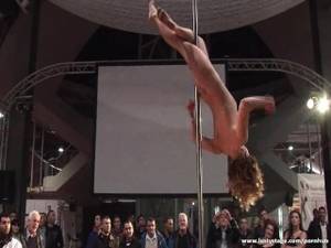 Amateur Pole Dancer - Amazing naked pole dancer