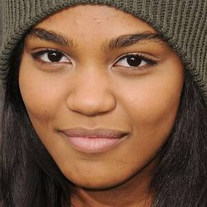 China Anne Mcclain Porn - China Anne McClain Makeup: Black Eyeshadow, Brown Eyeshadow & Nude Lipstick  | Steal Her Style