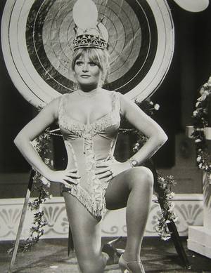 Karen Allen Charlton Porn - Valerie Perrine