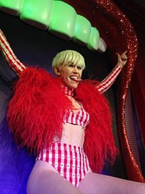 Miley Cyrus London Club Blowjob - Miley Cyrus - Wikipedia
