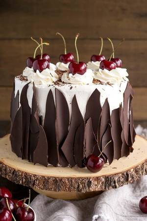 Black Forest Porn - food-porn-diary: â€œBlack Forest Cake - Liv for Ã— â€ ðŸ˜‹ðŸ˜‹ðŸ˜‹ðŸ˜Žmeglio non  guardare