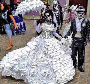 Catrina Day Of The Dead Porn - Goli Mohammadi reports: We spied this amazing Day of the Dead costume  online today. The dress is skillfully made of â€œcups, plates, and plastic  utensils,â€ ...
