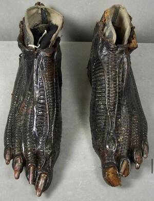 Alien 1979 Xenomorph Costume Porn - The feet from the Xenomorph costume from Alien (1979) : BeAmazed