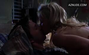 Amy Smart Lesbian Porn - Amy Smart, Carmen Electra Lesbian Scene in Starsky & Hutch - AZnude