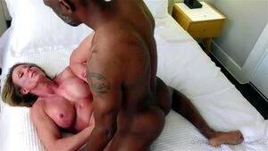 date with a fan - Watch Musle MILF date a FAN - Qos, Milf, Cougar Porn - SpankBang