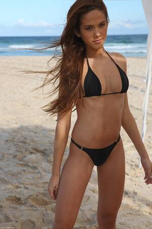 hot naked beach babes animated - Topless beach sexy babe â€“ Naked Girls