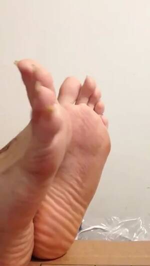 Big Toenails Porn - Male big feet with long toenails - ThisVid.com