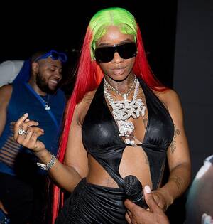 lil kim upskirt concert - Janet Jackson's Wardrobe Malfunction erased an icon of unapologetic  sexuality - Vox