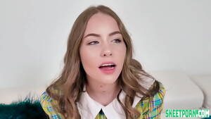 naomi demonstrates - Naomi Blue - XNXX.COM