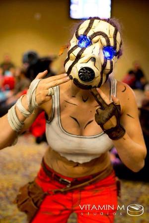 Borderlands 2 Alien Porn - Dara Defreitas Cosplay rocked one of Henchmen Props & Cosplay psycho masks  with her costume down. Borderlands 2Fall ...