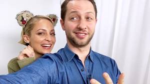 Nikole Richie Black Star Facebook - Nicole Richie Hijacks a Superfan's Phone with Derek BlasbergVanity Fair