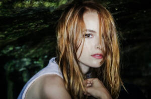 Bridgit Mendler Nude Lesbian - Bridgit Mendler Debuts New Song 'Snap My Fingers' Live: Exclusive â€“  Billboard