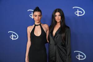 Dixie Carter Porn - Charli, Dixie D'Amelio Net Worths: How the Sisters Make Money