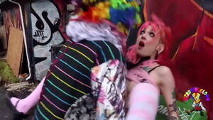 Gothic Lesbian Clown Porn - Gibby The Clown Pounds Fucktoyjude outside of shop - XNXX.COM