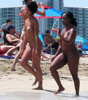 beauty nudist group - Naked teens play together at a public beach - Pichunter