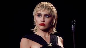 Disney Lesbian Porn Miley Cyrus - 3 scandales of Miley Cyrus