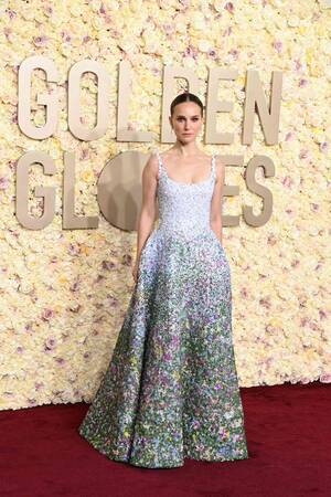 My Pussy Natalie Portman - Natalie Portman's 2024 Golden Globes Gown Was a Masterpiece