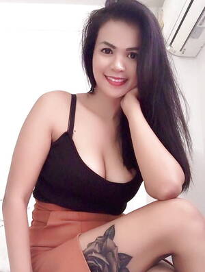 asian tits facebook - Facebook_Thai_girl_with_huge_tits - 15 photos