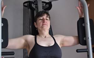 chubby milf exercise - Exhibitionist Milf exercising in the gym topless â€“ Exhibitionist Strangers