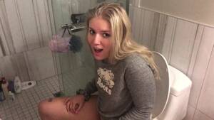 Blonde Teen Piss - Cute Blond Teen Does A Quick Pee In Toilet - xxx Videos Porno MÃ³viles &  PelÃ­culas - iPornTV.Net