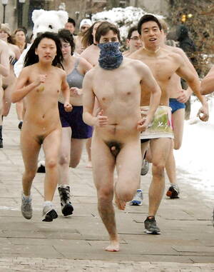 asian nudist running - Chinese_girl_run_nude_in_winter - 6 photos