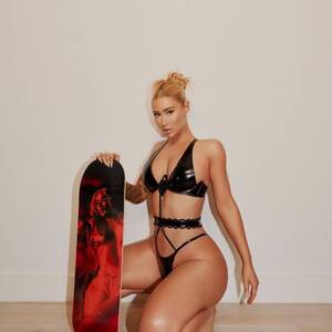 Iggy Azalea Real Porn - Iggy Azalea declares she hasn't had sex in months as she brags about  'perfect t**ties' - Daily Star