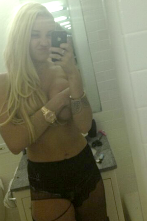 Amanda Bynes Sex Tape - Amanda Bynes Tweets Topless Photos, Denies She's 'Mentally Insane'
