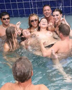 gangbang fuck pool - Babes fucking on swimming pool outdoor gangbang sex party Porn Pictures,  XXX Photos, Sex Images #3342783 - PICTOA