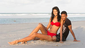 8teen - 01 The height of romance: 6ft 8in tall girl falls for pint-size suitor